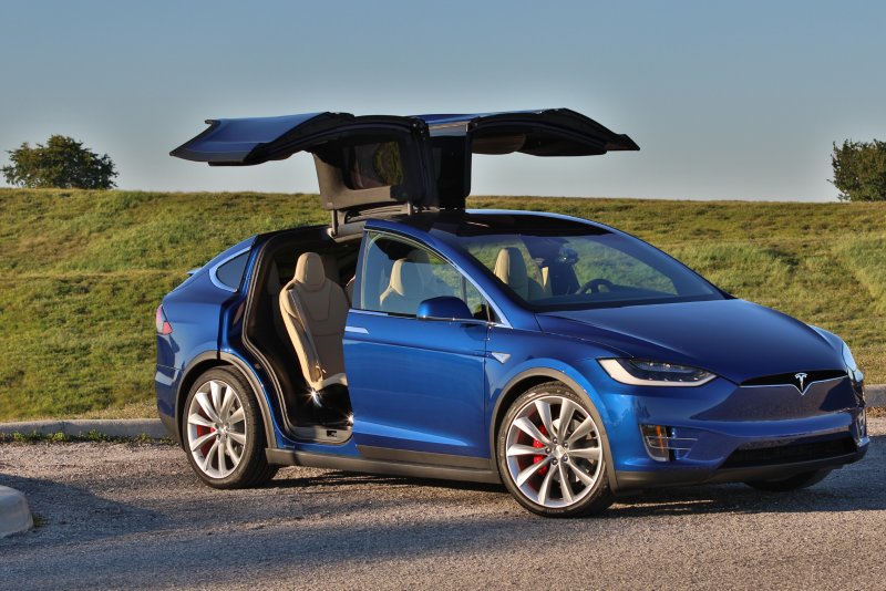 Тесла кроссовер model x