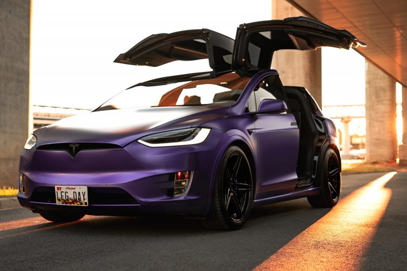 Машина Tesla model x 2018