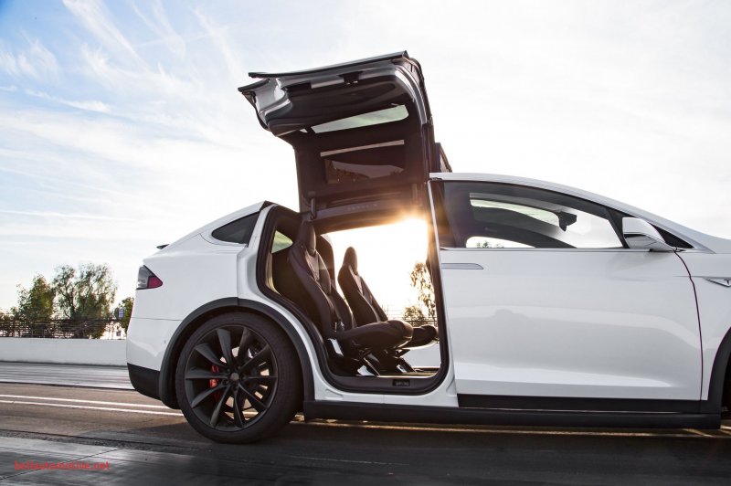 Машина Tesla model x