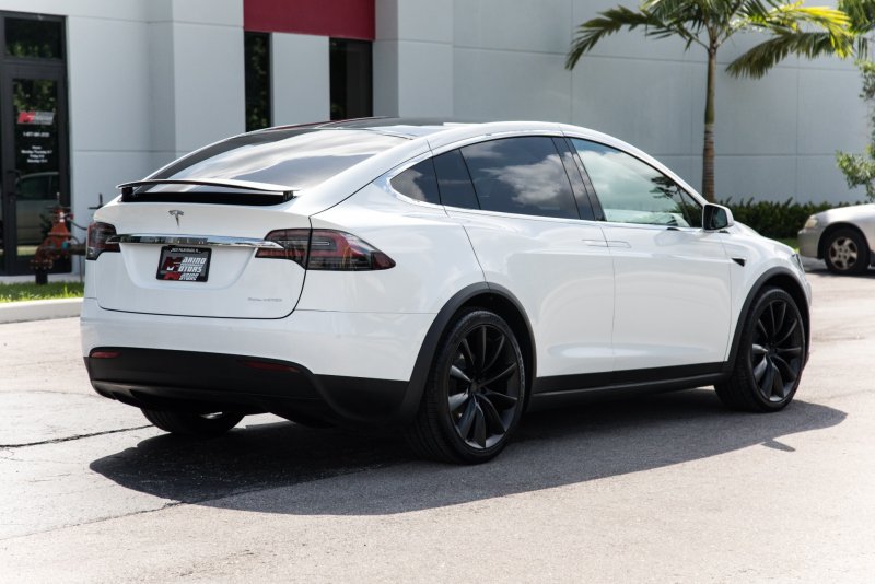 Тесла model x 2020