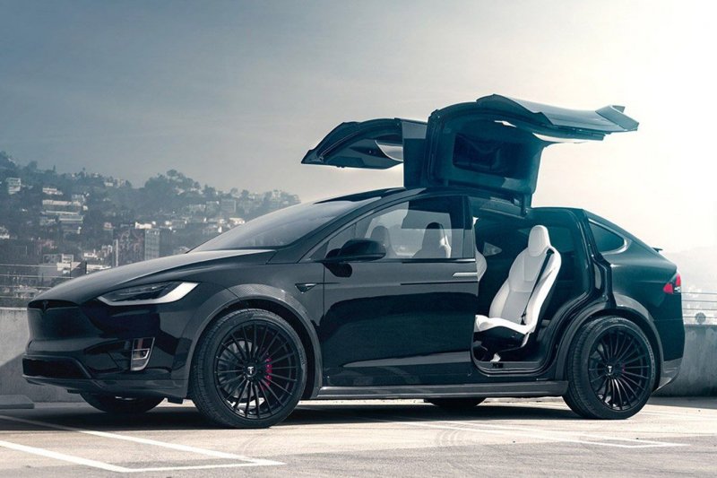 Тесла модель х p100d