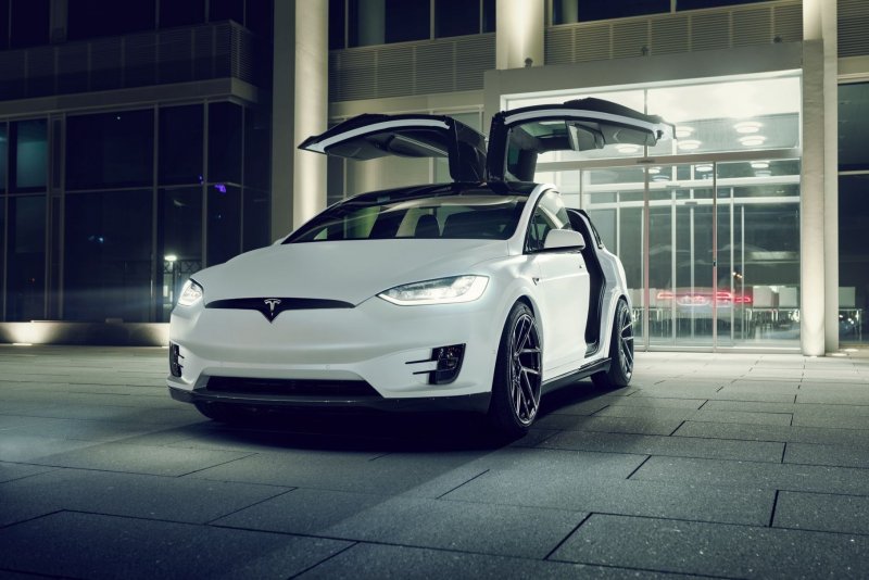 Машина Tesla model x