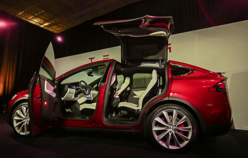 Машина Tesla model x