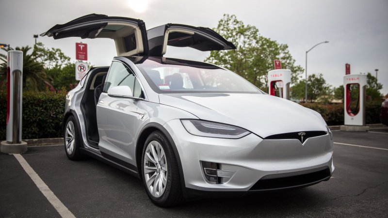 Машина Tesla model x