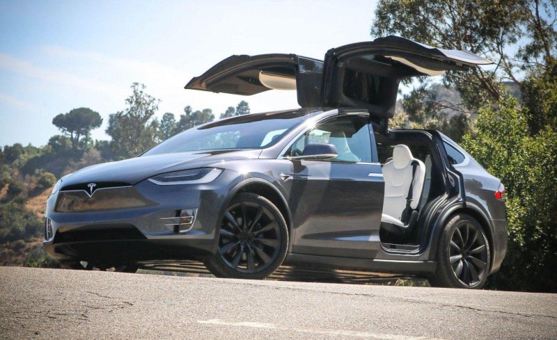 Машина Tesla model x 2018