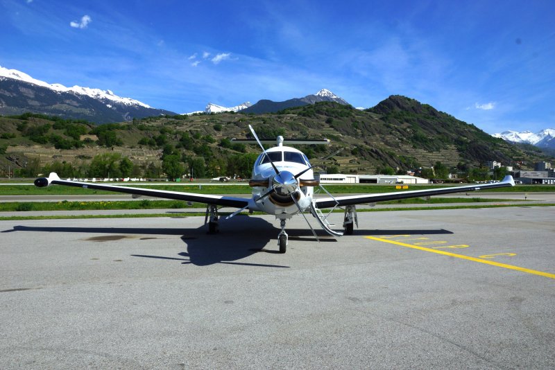 Pilatus PC-24 черный