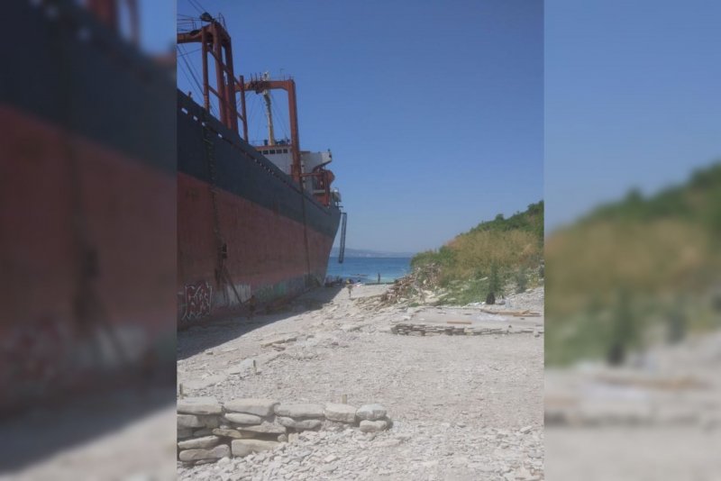 Затонувший сухогруз в Кабардинке