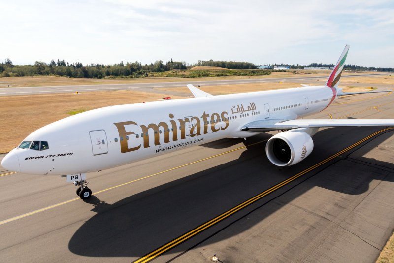 Самолет 777-300 Эмирейтс