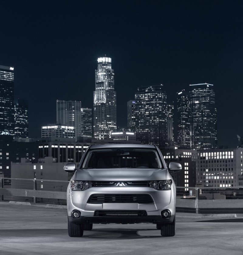 Митсубиси Аутлендер PHEV