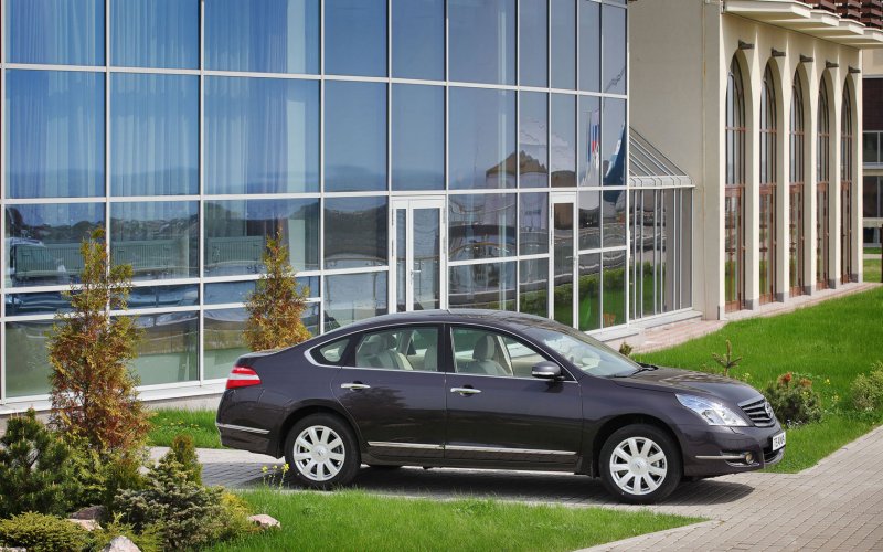 Nissan Teana four