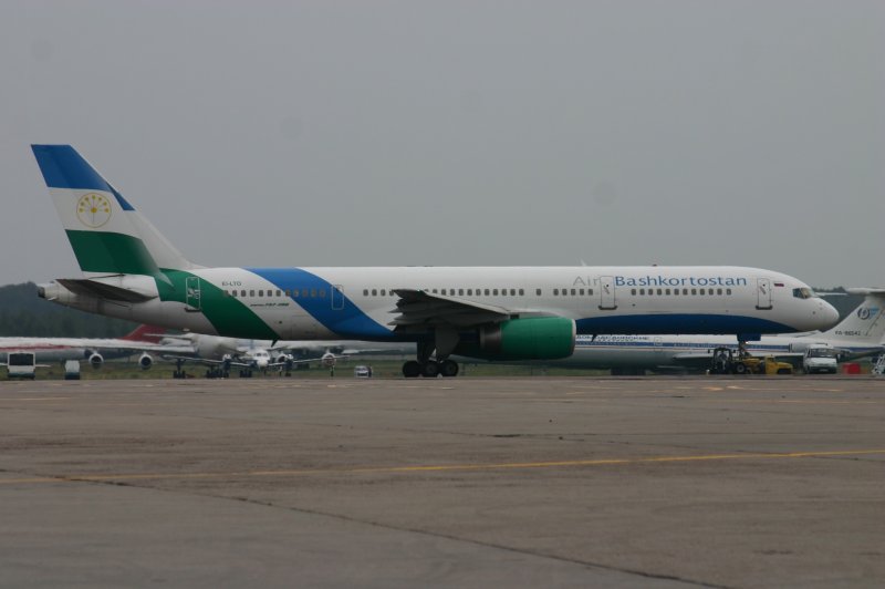 Boeing 757-200f вид сзади