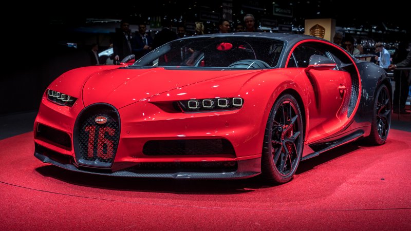 Bugatti Chiron Sport красный