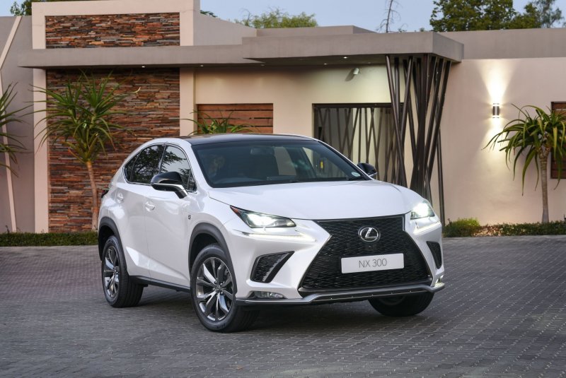 Lexus NX 200 белый