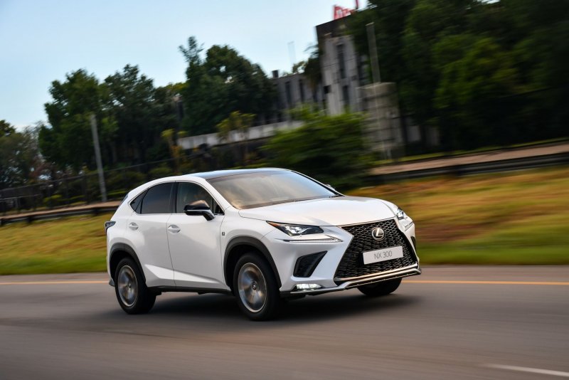 Лексус NX 200