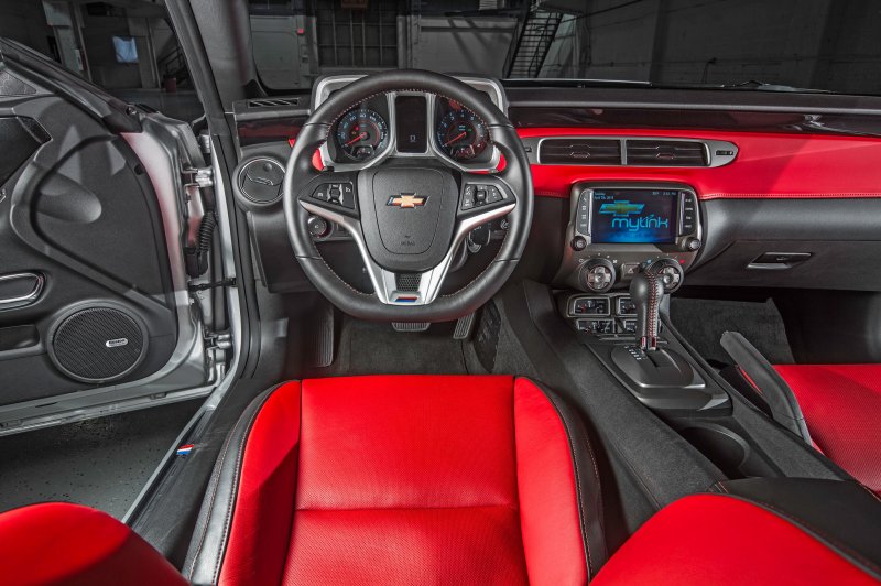 Chevrolet Camaro SS 2016 салон