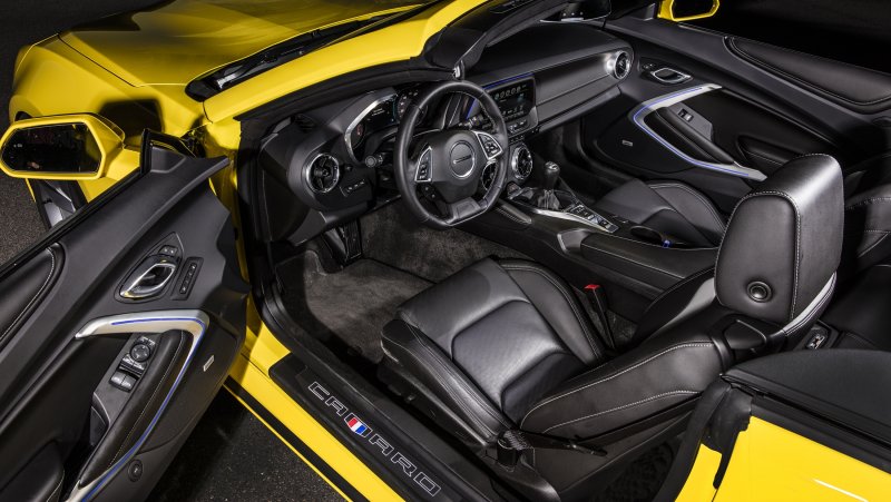 Chevrolet Camaro 2020 салон