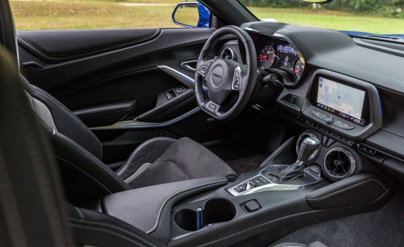 Chevrolet Camaro 2020 салон