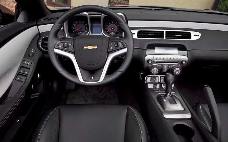 Chevrolet Camaro 2010 салон
