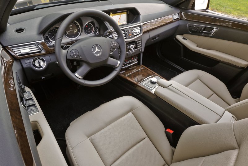 Мерседес-Бенц е350 4matic