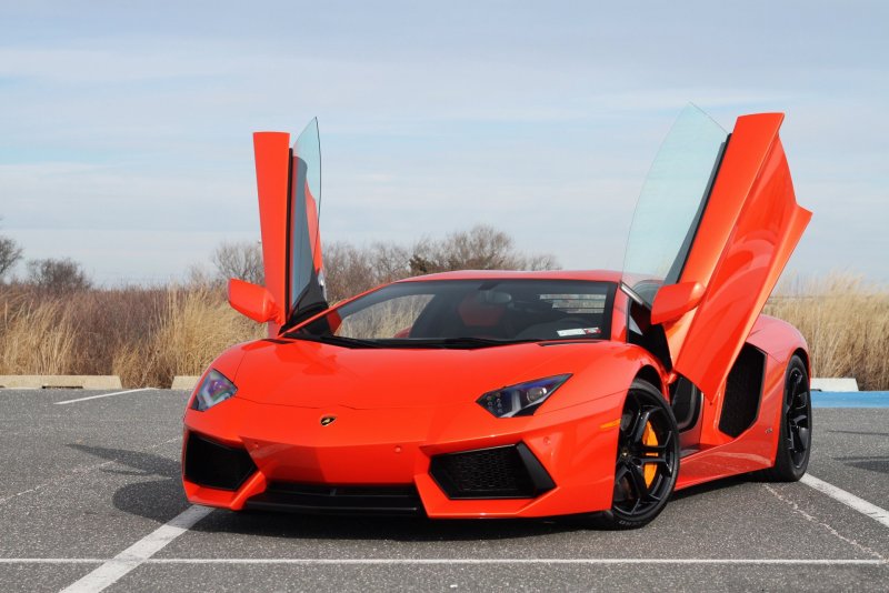 Lamborghini Aventador lp700-4 красный