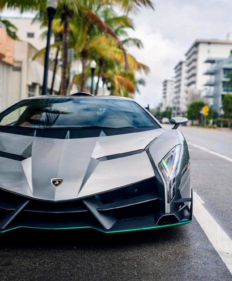 Ламборджини Veneno