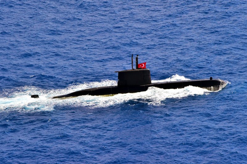 Российская подводная лодка в Турции