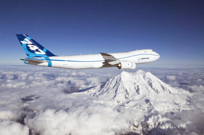 Авиалайнер Boeing 747