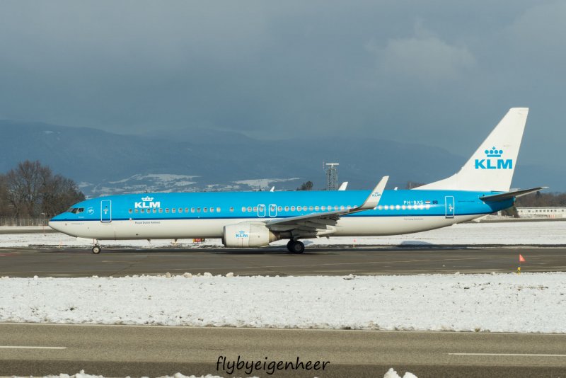 Северный ветер 739, Боинг 737-900