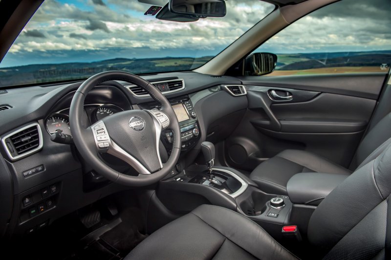Nissan x-Trail 2015 года салон
