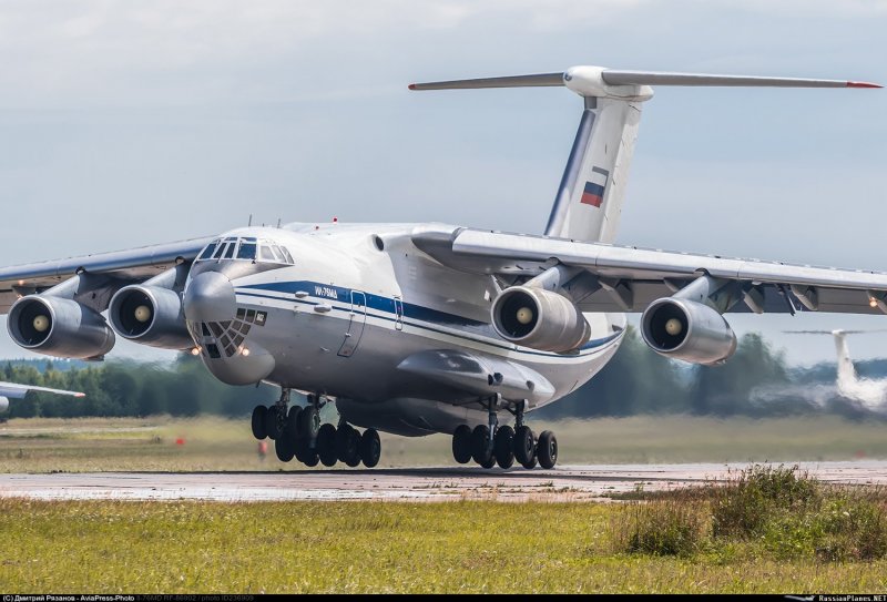 Ил-76 военно-транспортный самолёт