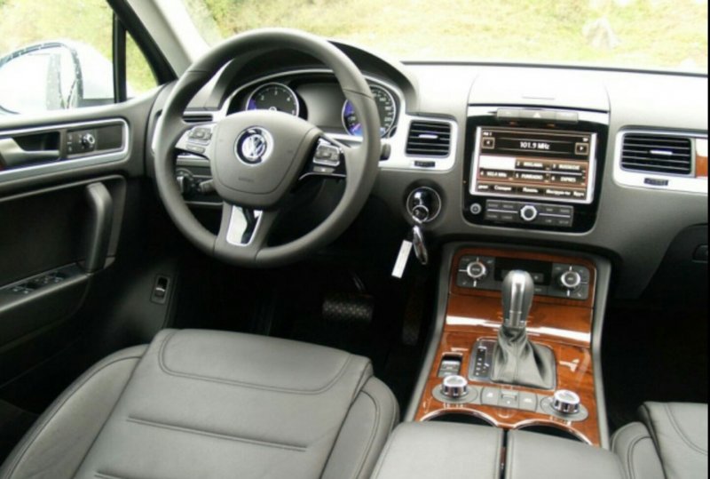 VW Touareg 2011 салон