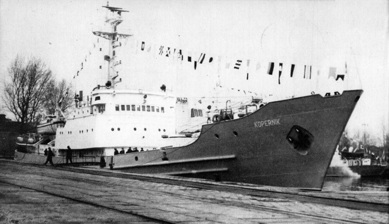 Слава Китобойная база