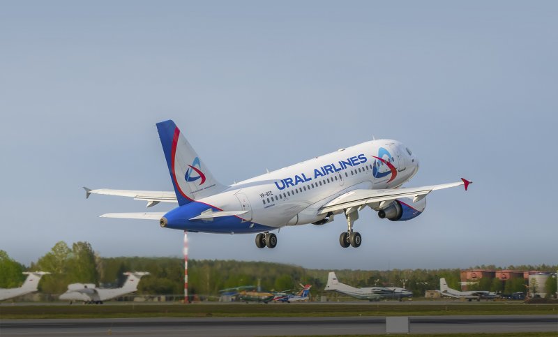 CRJ 200 самолет Ямал