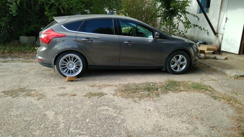 215 50 R17 Ford Focus 3 Hatchback