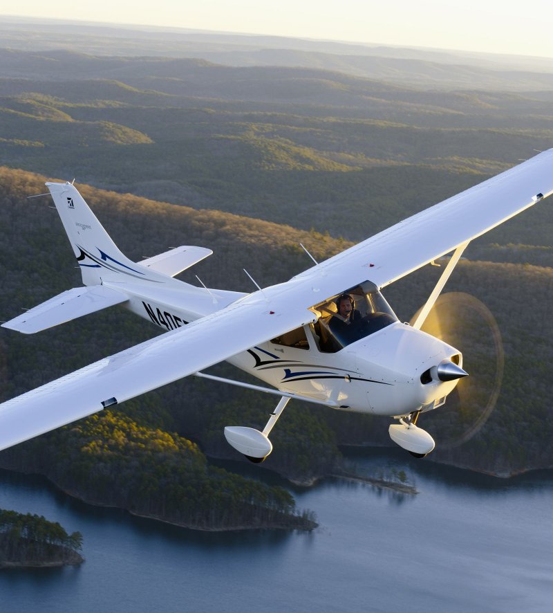 Легкомоторный самолет Cessna 172