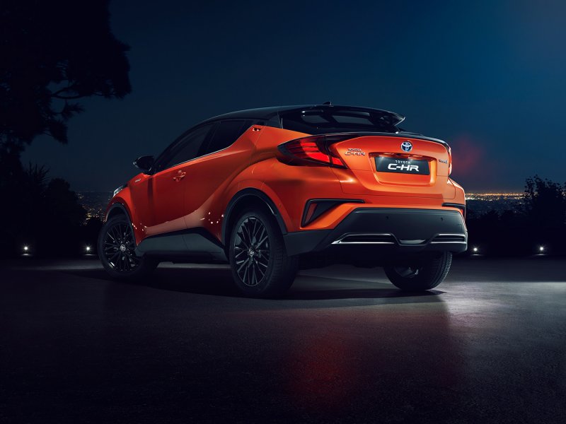 Тойота c-HR 2020
