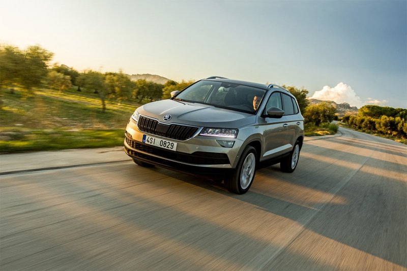 Škoda Karoq синий