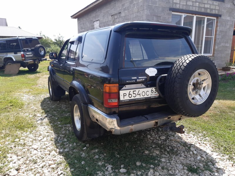 Toyota Hilux Surf на 35 колесах