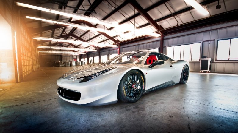 Ferrari 458 Italia белая
