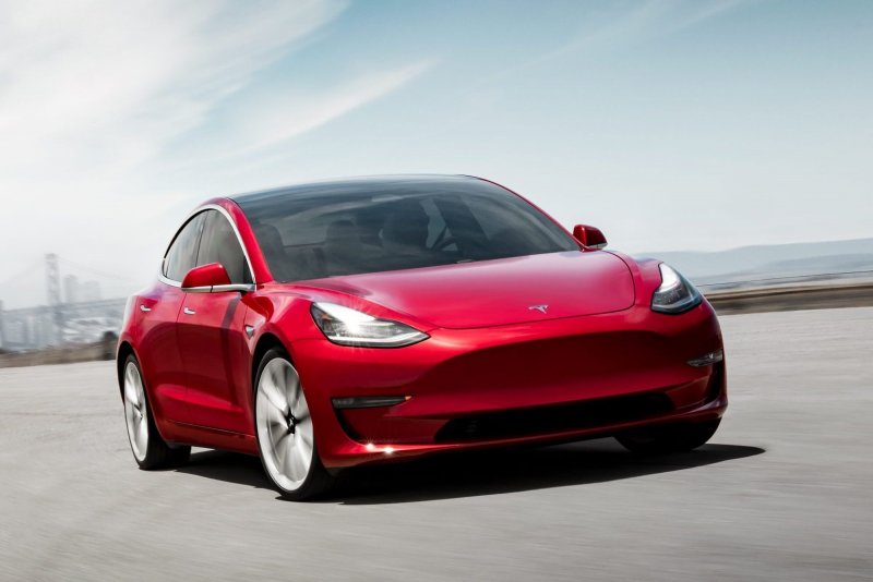 Машина Tesla model 3