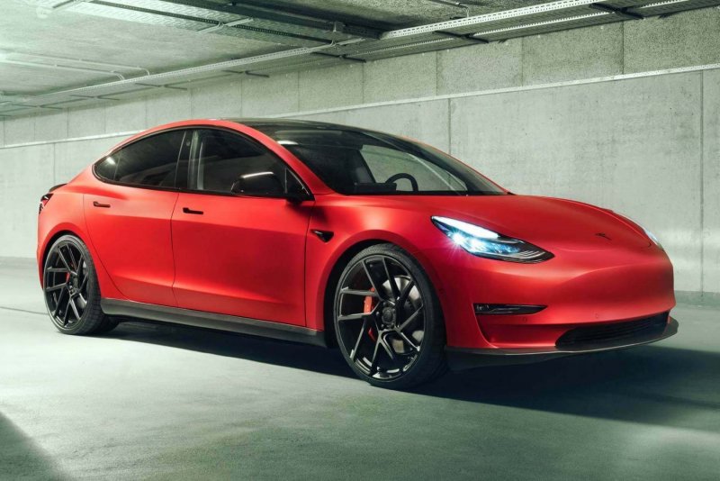 Машина Tesla model 3