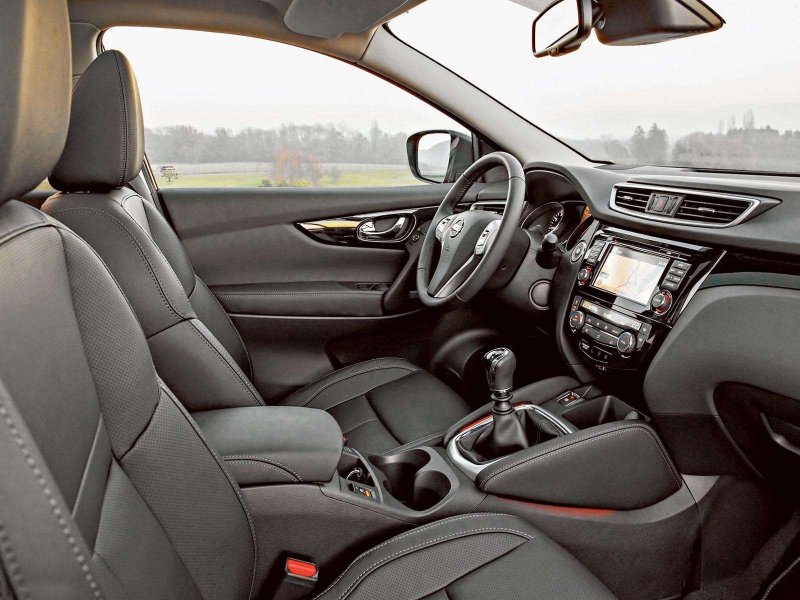 Nissan Qashqai 2.0 салон