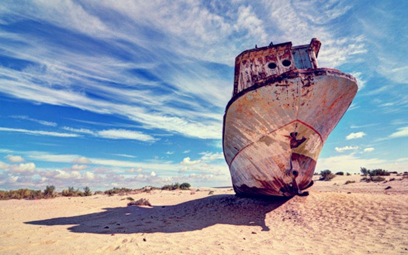 Кладбище кораблей в Муйнаке на Аральском море
