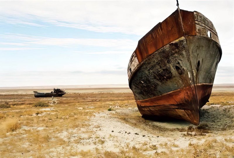 Корабль гидролог в Аральском море