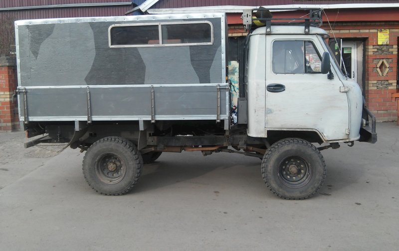 УАЗ 3303 бортовой кунг