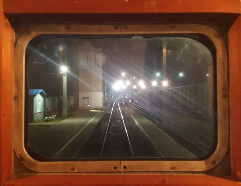 Окно поезда метро