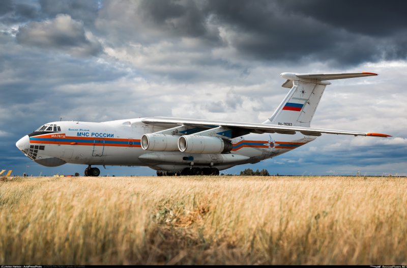 Грузовой самолет ил-76