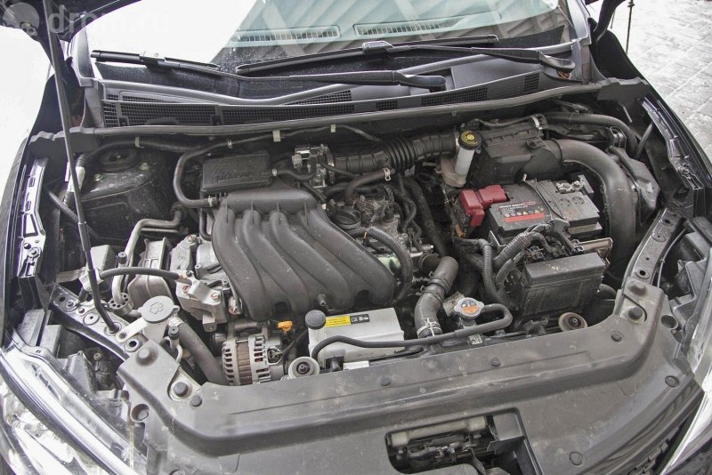 Моторный отсек Nissan Tiida