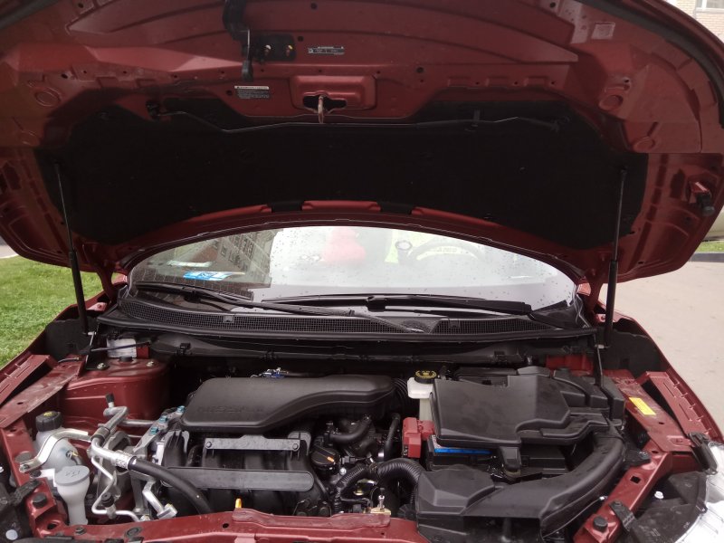 J11 Qashqai открытый капот