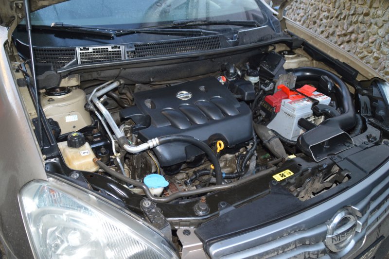 Nissan Qashqai 2010 под капотом